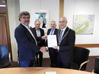 ondertekening AO staand 15 mei 2017.jpg